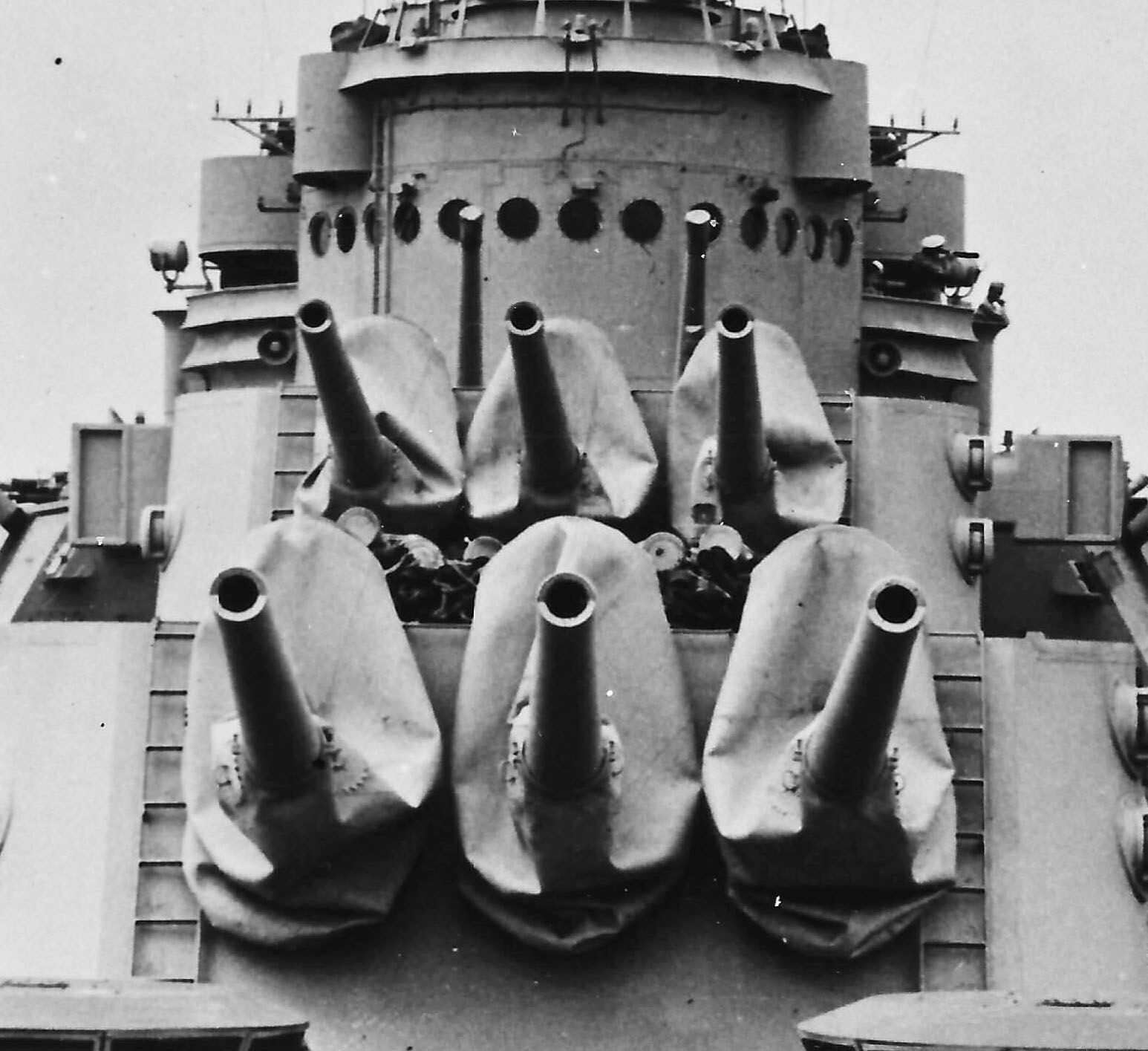 Main battery forward guns